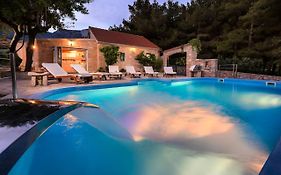 Luxury Villa Zlatni Rat With Pool, Near Zlatni Rat Beach, Bol